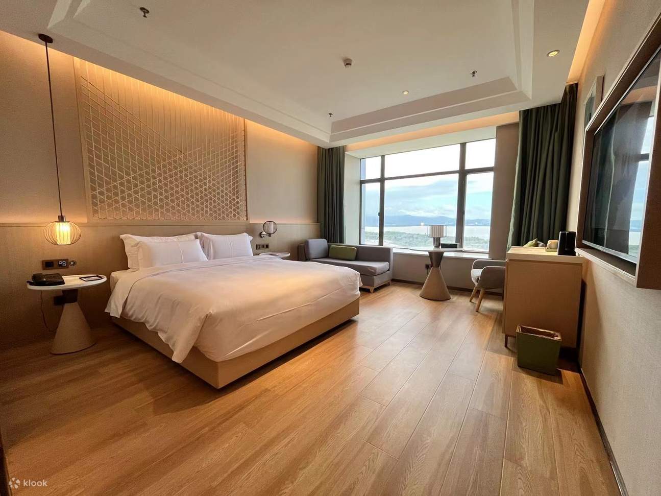 ห้องดีลักซ์เตียงคิงไซส์พร้อมวิวทะเล